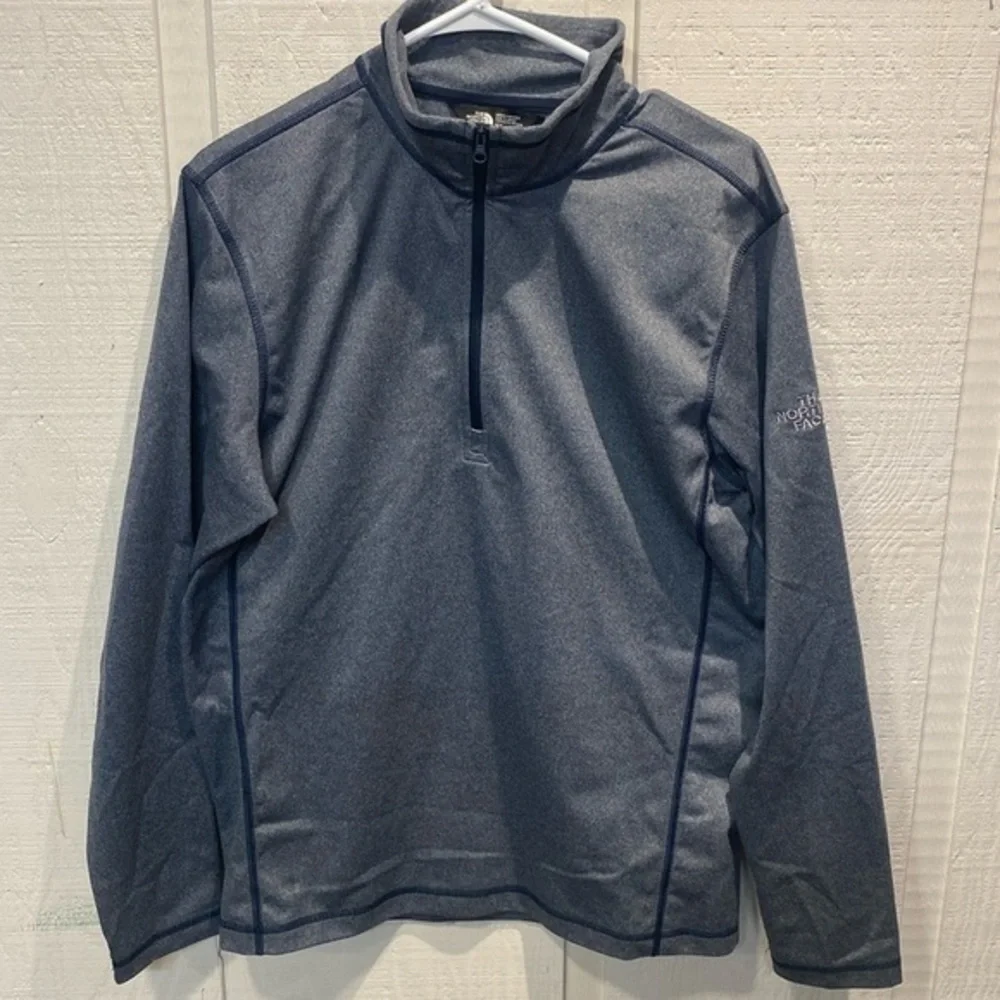 The North Face men’s size medium gray 1/4 zip active wear long sleeve‎
